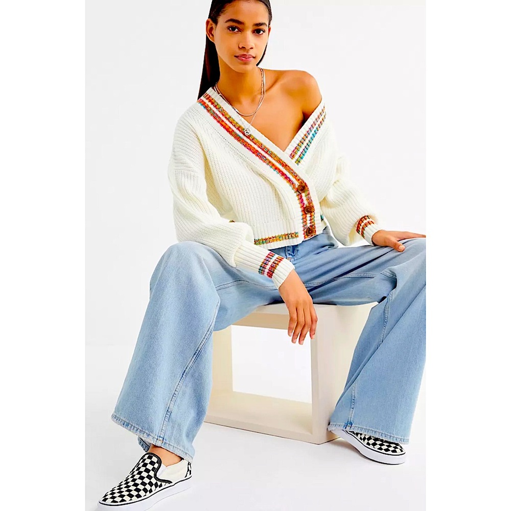 (SOLD)URBAN OUTFITTERS Laura Button-Down Cropped Cardigan